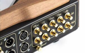 Découvre le PREAMPLY SPETTRO MASTERSOUND, sur Audio Emotion, un des meilleurs préamplis qui transforme chaque écoute en une expérience immersive grâce à ses composants de haute qualité