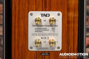 TAD CE1TX derrière