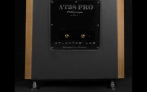 Découvrez les enceintes colonnes Atlantis Lab AT38 sur AudioEmotion.fr : fabriquées en France et conçues pour allier esthétique et performance acoustique.
