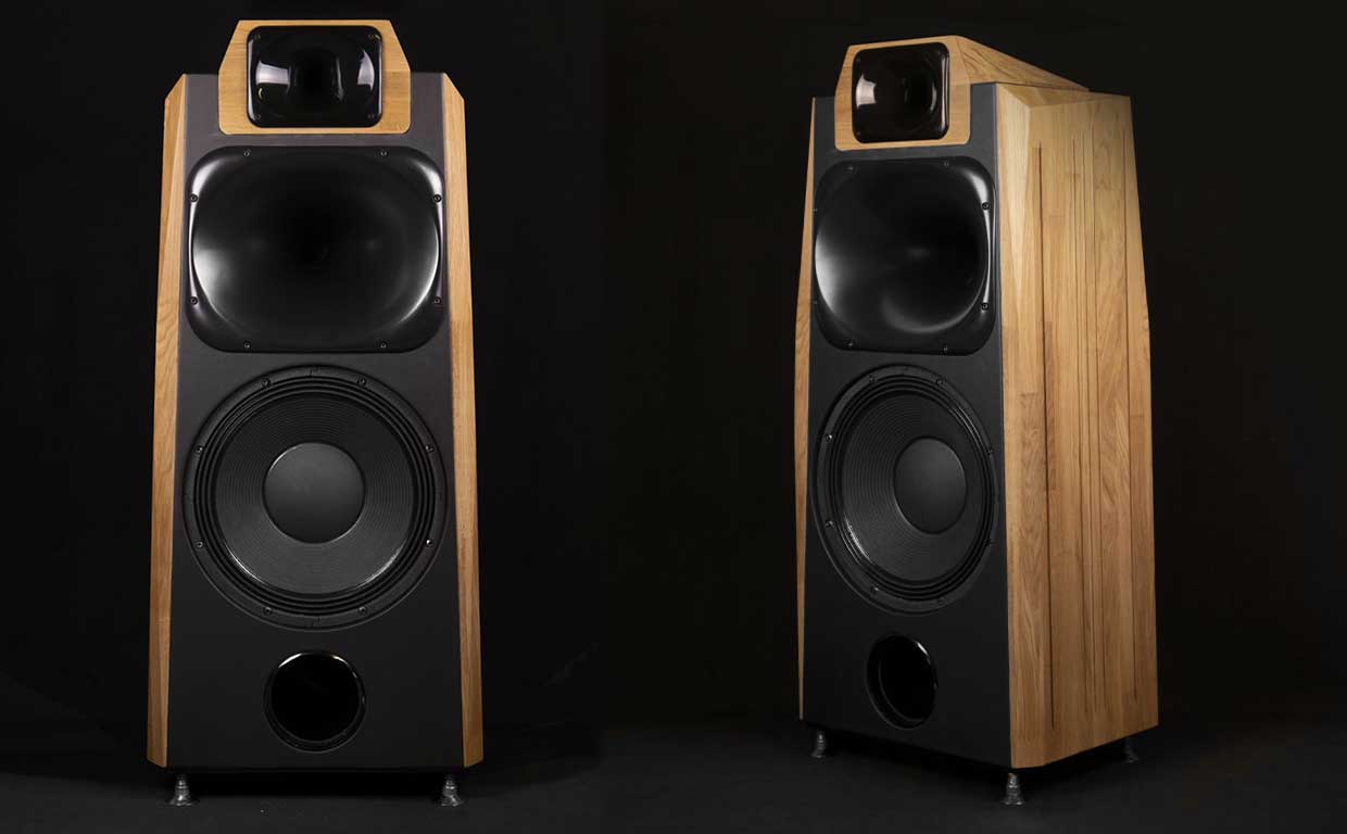 Découvrez les enceintes colonnes Atlantis Lab AT38 sur AudioEmotion.fr : fabriquées en France et conçues pour allier esthétique et performance acoustique.